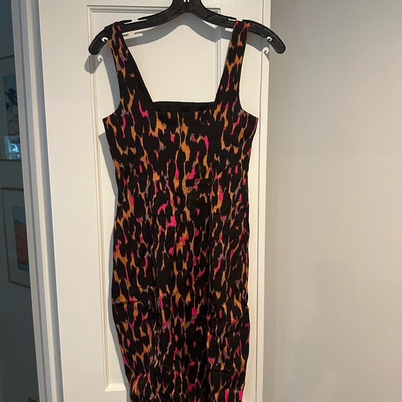LIKE NEW Trina Turk Animal Sheath Dress sz 0 - Picture 3 of 6